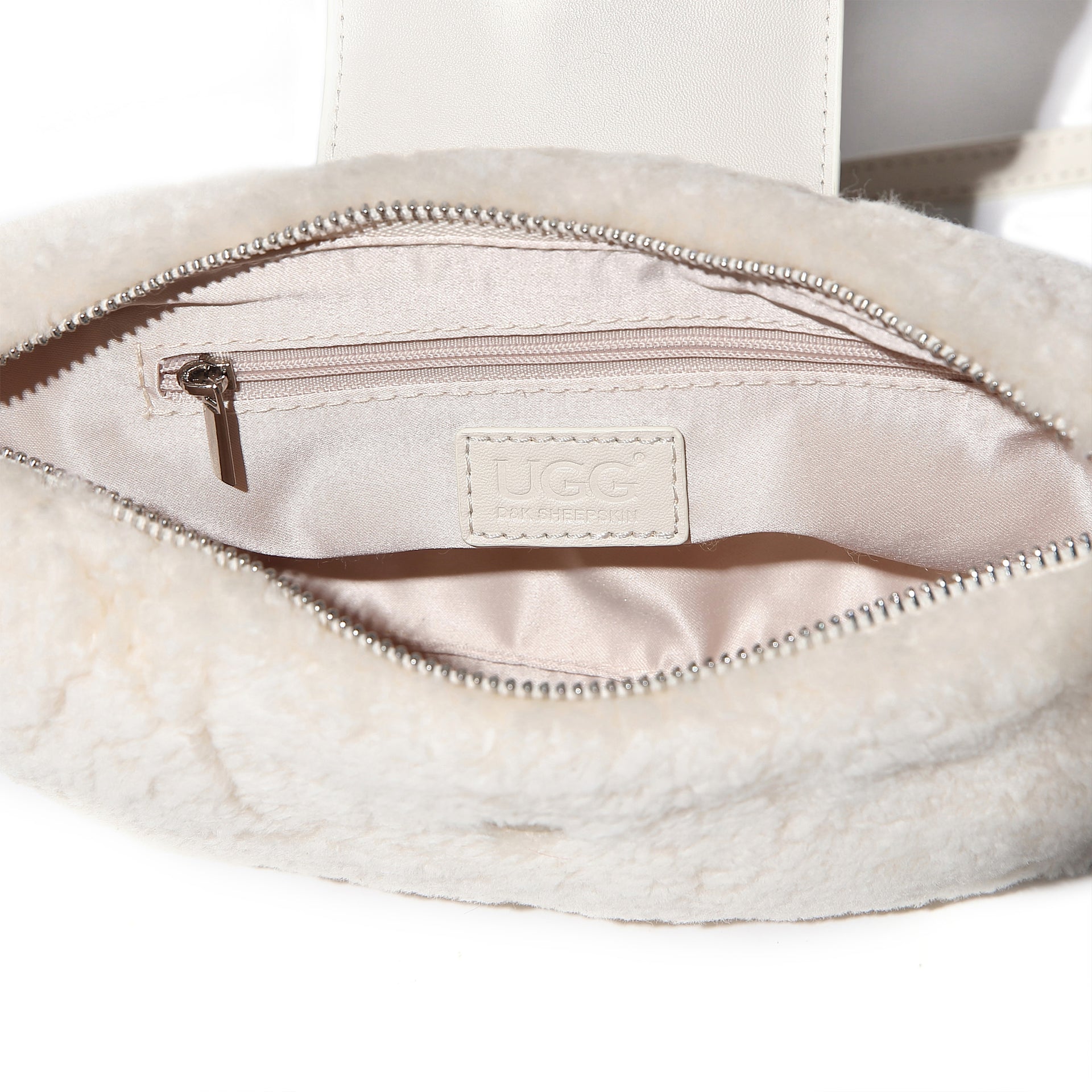 Sam Shoulder Bag Uggs women's sheepskin shoulder bag in Beige view 5